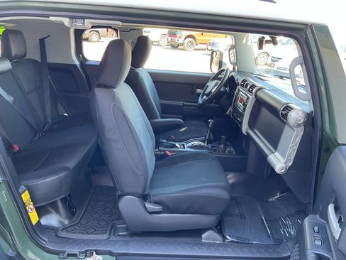 Used 2011 Toyota FJ Cruiser 4WD w/ Convenience Pkg image 31