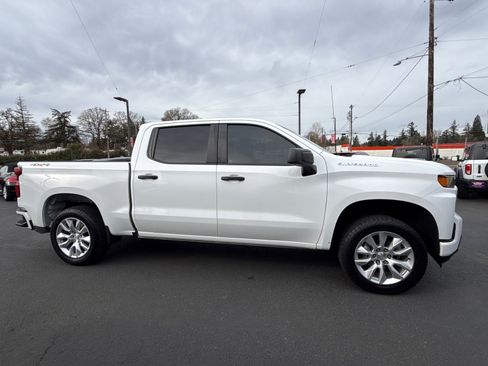 Used 2020 Chevrolet Silverado 1500 Custom w/ Custom Value Package AWD/4WD image 9