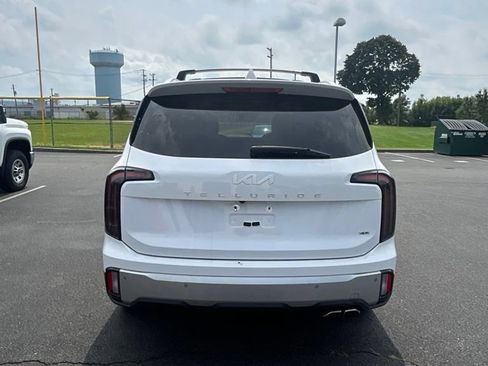 Used 2024 Kia Telluride EX w/ EX Captain's Chair Package AWD/4WD image 5
