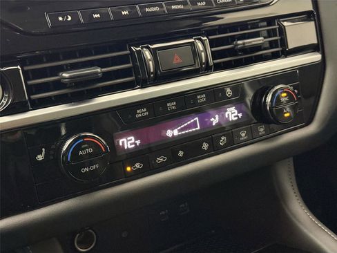 Used 2024 Nissan Pathfinder SL image 26