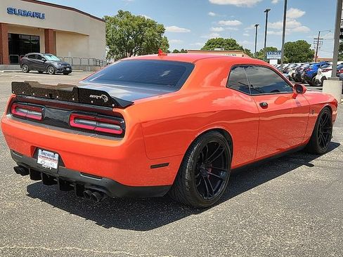 Used 2016 Dodge Challenger SRT Hellcat RWD image 4