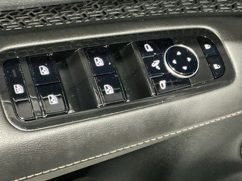 Used 2024 Nissan Ariya FWD image 25