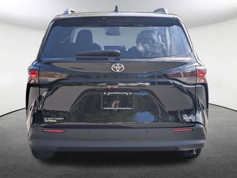 New 2026 Toyota Sienna XLE AWD/4WD image 6