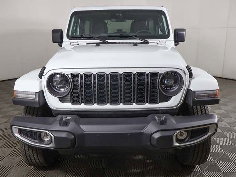 Used 2025 Jeep Wrangler Unlimited Sahara AWD/4WD image 9