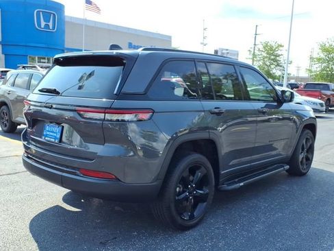 Used 2023 Jeep Grand Cherokee Altitude AWD/4WD image 10