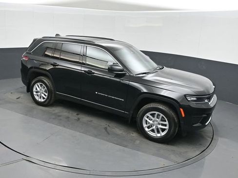 New 2026 Jeep Grand Cherokee Laredo w/ MOPAR Finishing Package AWD/4WD image 28