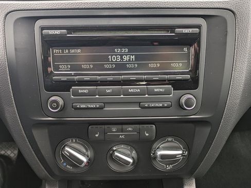 Used 2015 Volkswagen Jetta SE image 12