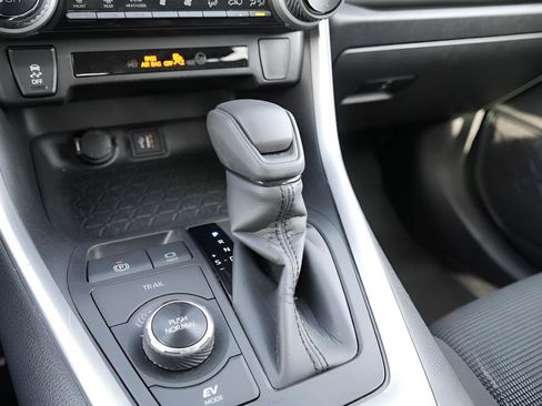 Used 2025 Toyota RAV4 LE AWD/4WD image 29