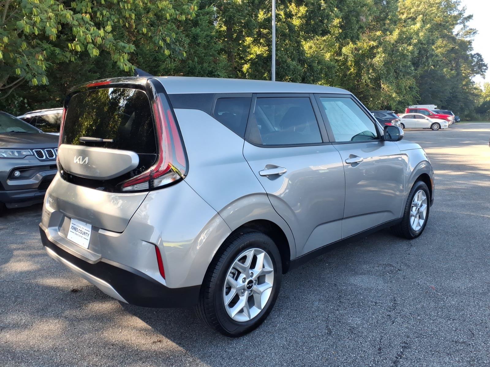 Used 2024 Kia Soul LX w/ LX Technology Package FWD image 2