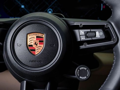 New 2026 Porsche Macan 4 Electric AWD/4WD image 19