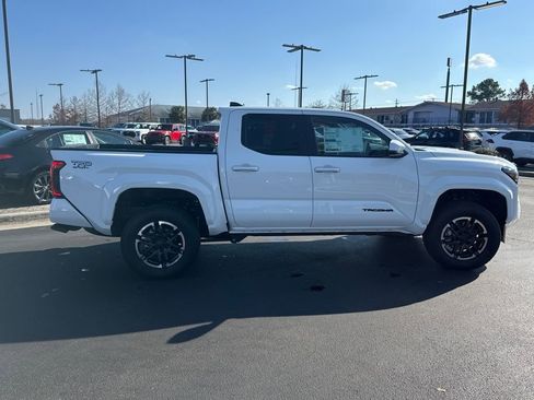 New 2025 Toyota Tacoma TRD Sport image 6