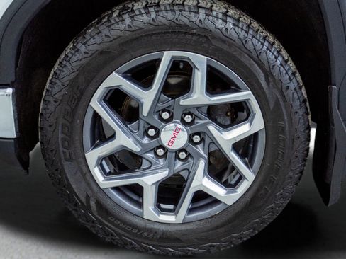 Used 2022 GMC Sierra 1500 SLT w/ SLT Premium Package AWD/4WD image 9