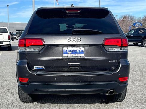 Used 2021 Jeep Grand Cherokee Laredo image 5