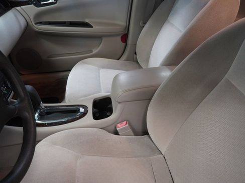 Used 2015 Chevrolet Impala Limited LT FWD image 8