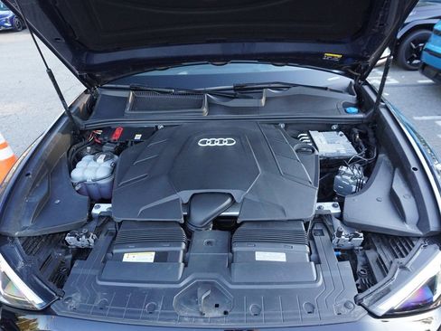 Used 2024 Audi Q8 Premium image 21
