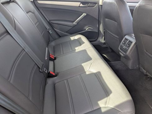 Used 2021 Volkswagen Passat 2.0T SE image 11