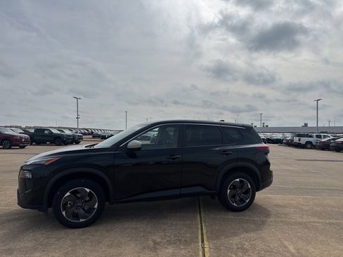 Certified 2025 Nissan Rogue SV image 13