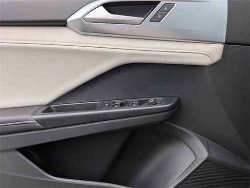 New 2026 Volkswagen Taos SE image 26