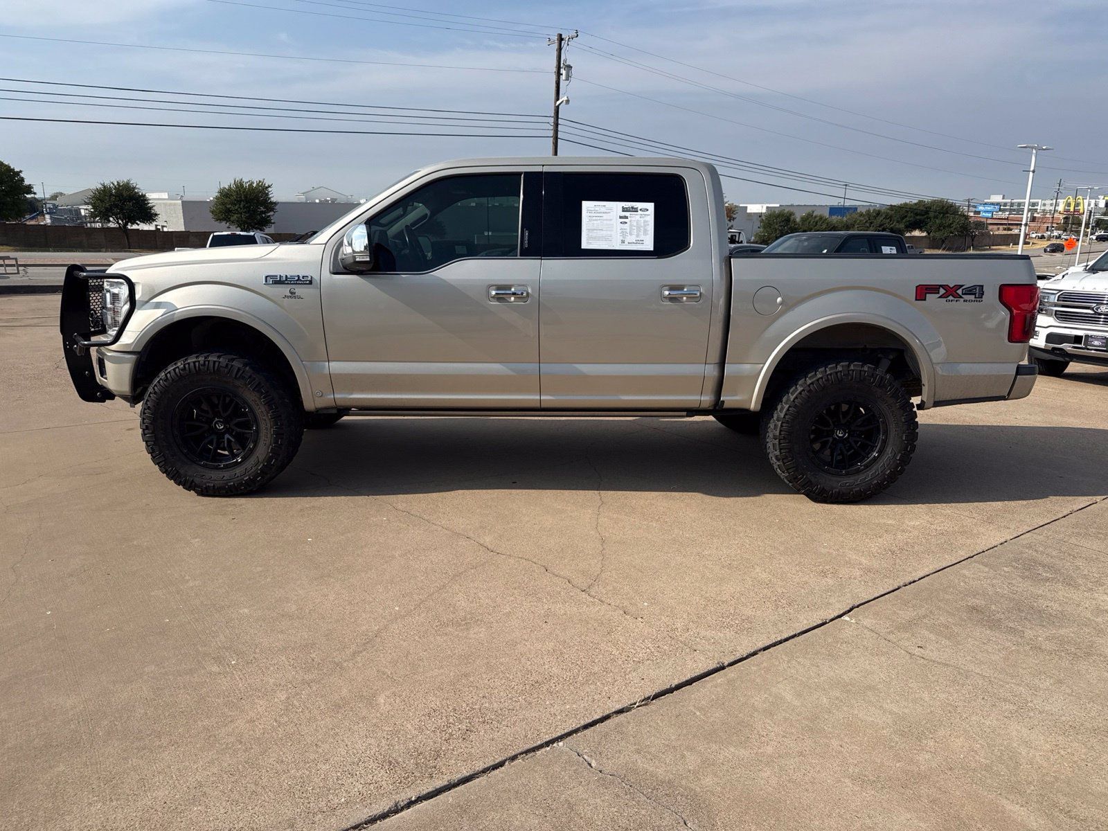 Used 2018 Ford F150 Platinum w/ Equipment Group 701A Luxury AWD/4WD image 4