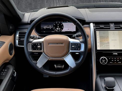 Used 2024 Land Rover Discovery Metropolitan Edition image 8