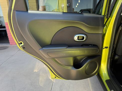 Used 2018 Kia Soul + FWD image 21