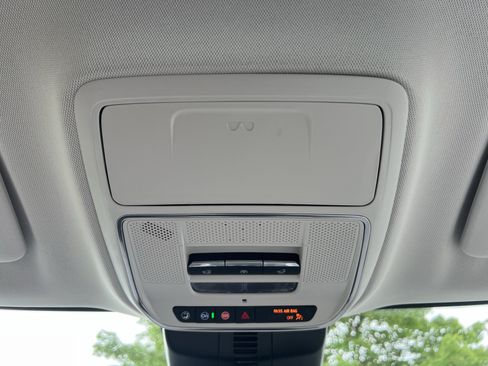 Used 2024 GMC Acadia Denali w/ Super Cruise Package FWD image 28