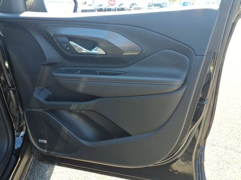 Used 2023 GMC Terrain SLT w/ Infotainment Package II image 12