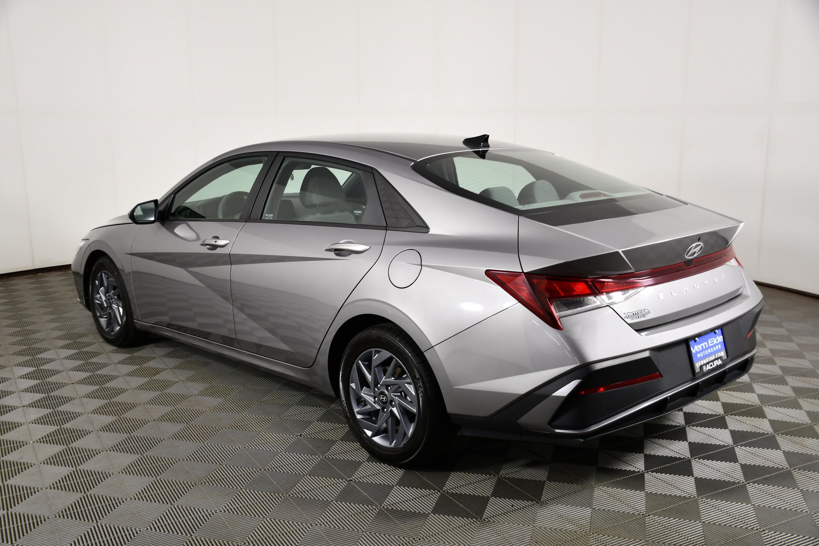Used 2024 Hyundai Elantra SEL FWD image 8
