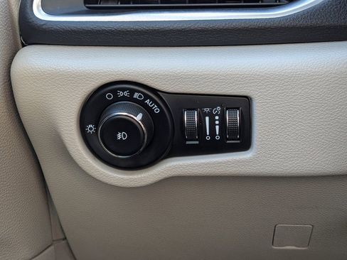 Used 2022 Chrysler Pacifica Limited FWD image 20