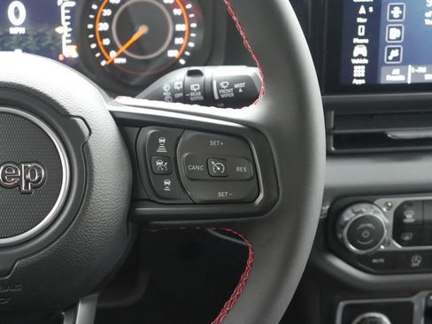 Used 2024 Jeep Wrangler Unlimited Rubicon AWD/4WD image 19