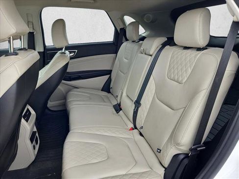Used 2023 Ford Edge Titanium AWD/4WD image 17
