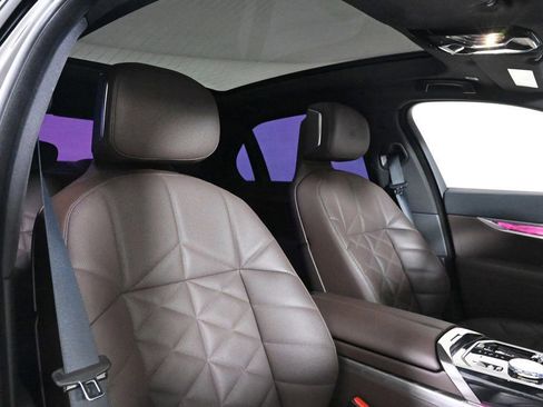 Used 2023 BMW 740i w/ Parking Assistance Package image 16