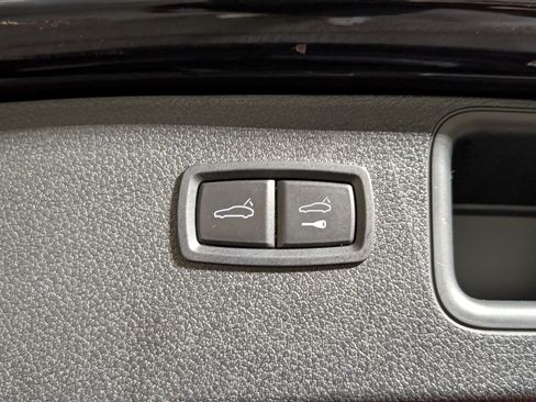 Certified 2022 Porsche Macan S AWD/4WD image 26