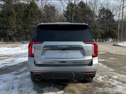 Used 2023 GMC Yukon XL Denali Ultimate AWD/4WD image 4