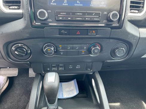 Used 2024 Nissan Frontier SV AWD/4WD image 15