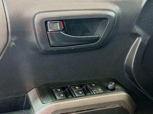 Used 2022 Toyota Tacoma SR5 RWD image 15