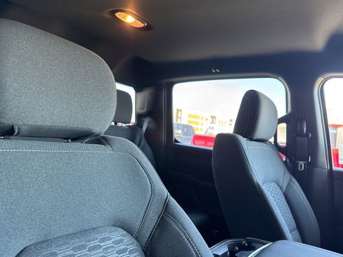 New 2026 RAM 1500 Express AWD/4WD image 15