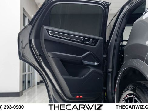 Used 2023 Porsche Cayenne Turbo AWD/4WD image 66
