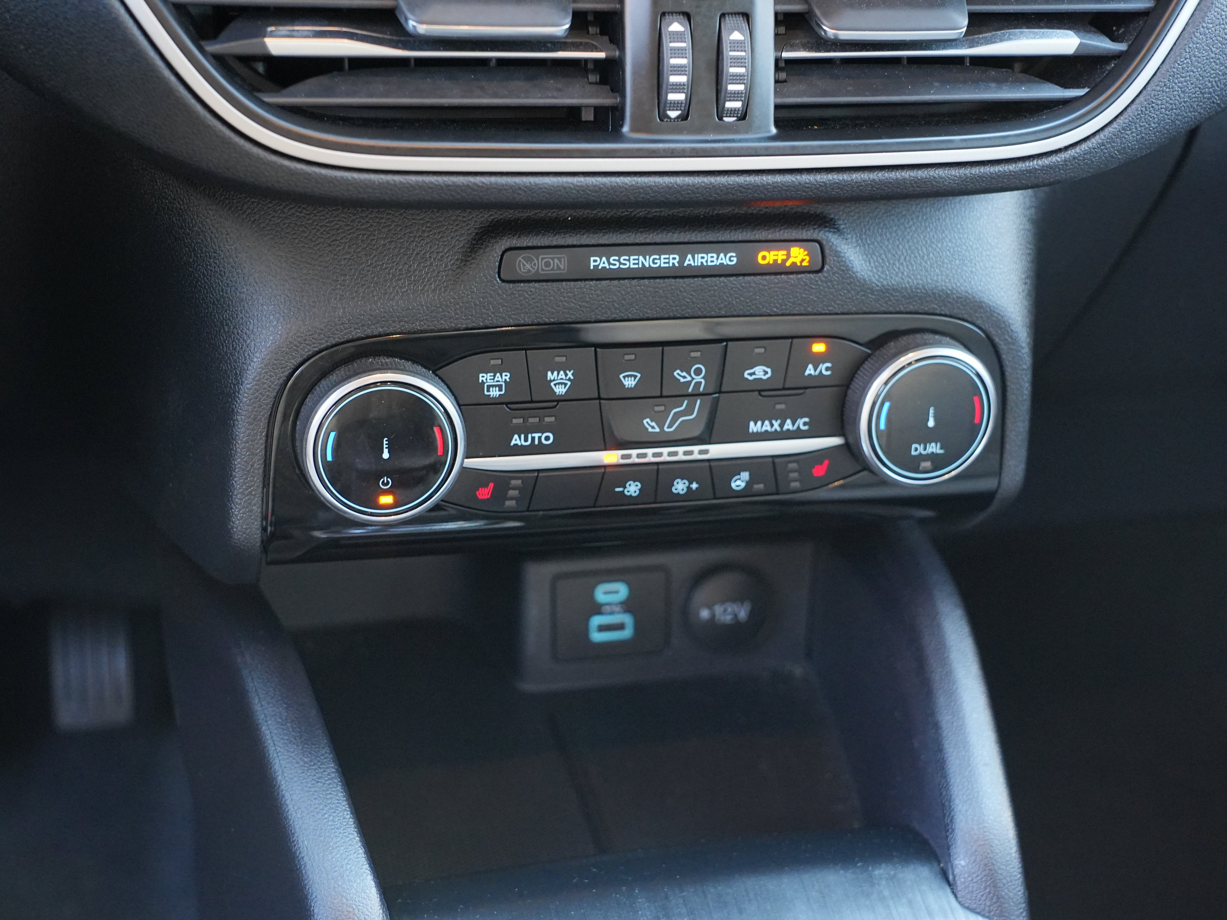 Used 2022 Ford Escape SE w/ SE Sport Appearance Package AWD/4WD image 26