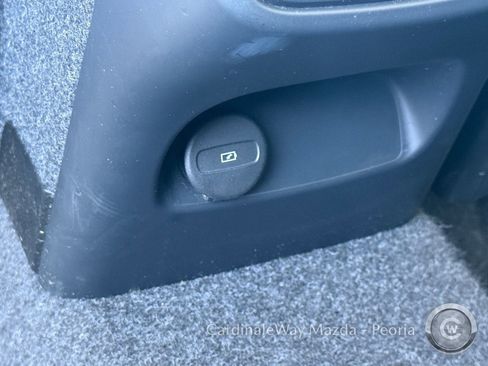 Used 2025 Volvo XC40 B5 Plus AWD/4WD image 32