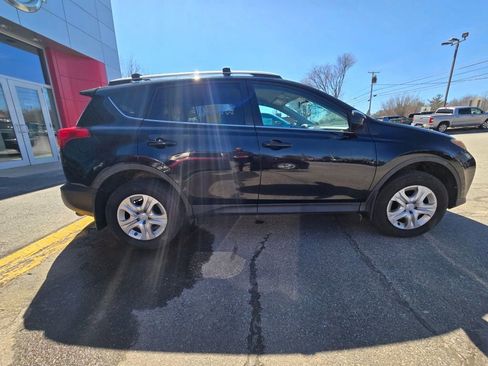 Used 2015 Toyota RAV4 LE AWD/4WD image 2