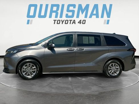 Used 2024 Toyota Sienna LE FWD image 4