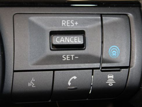 Used 2023 Nissan Rogue SV AWD/4WD image 26