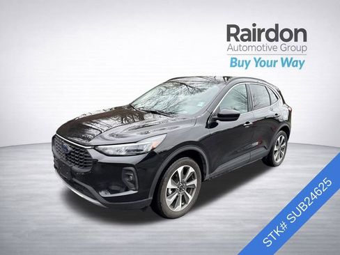 Used 2025 Ford Escape Platinum image 3