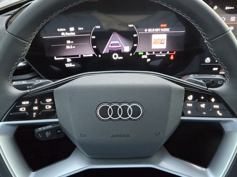Certified 2025 Audi Q5 Premium AWD/4WD image 18