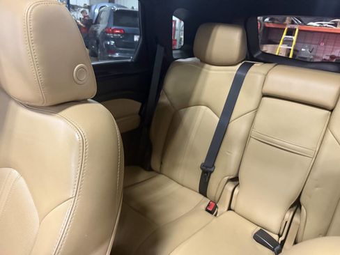 Used 2015 Cadillac SRX Luxury image 4