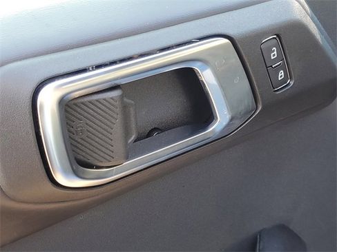 Used 2025 Ford Bronco Badlands image 10