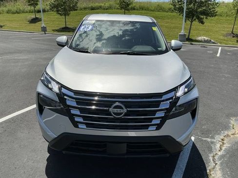 Used 2025 Nissan Rogue SV AWD/4WD image 10