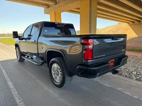 Used 2020 Chevrolet Silverado 2500 High Country w/ Technology Package image 2