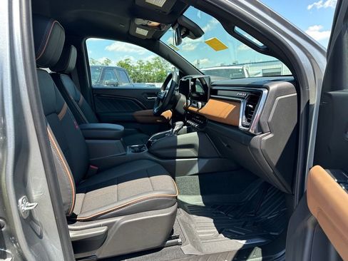 Certified 2025 GMC Canyon AT4 w/ Nightfall Edition AWD/4WD image 14